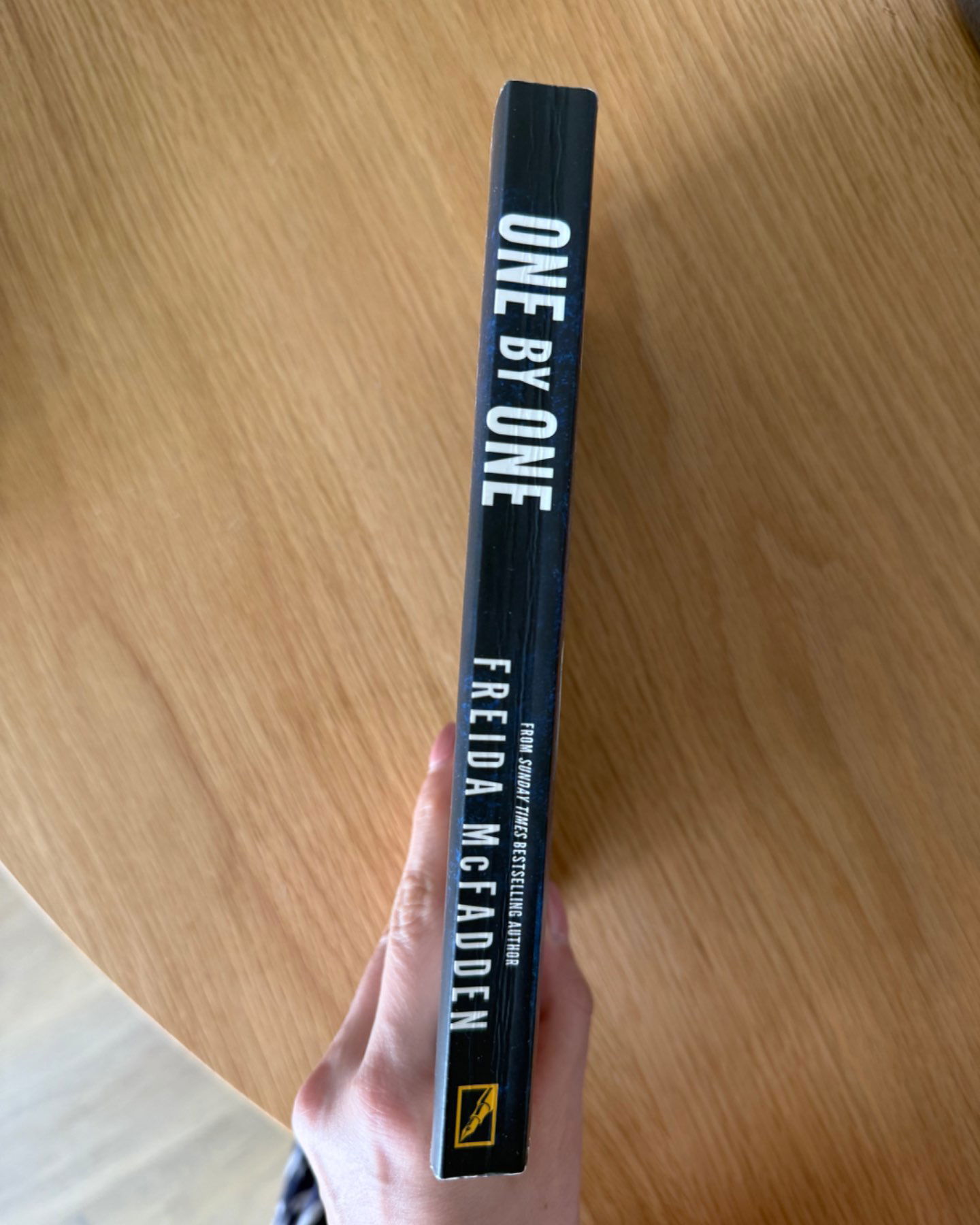 One by one-Freida McFadden