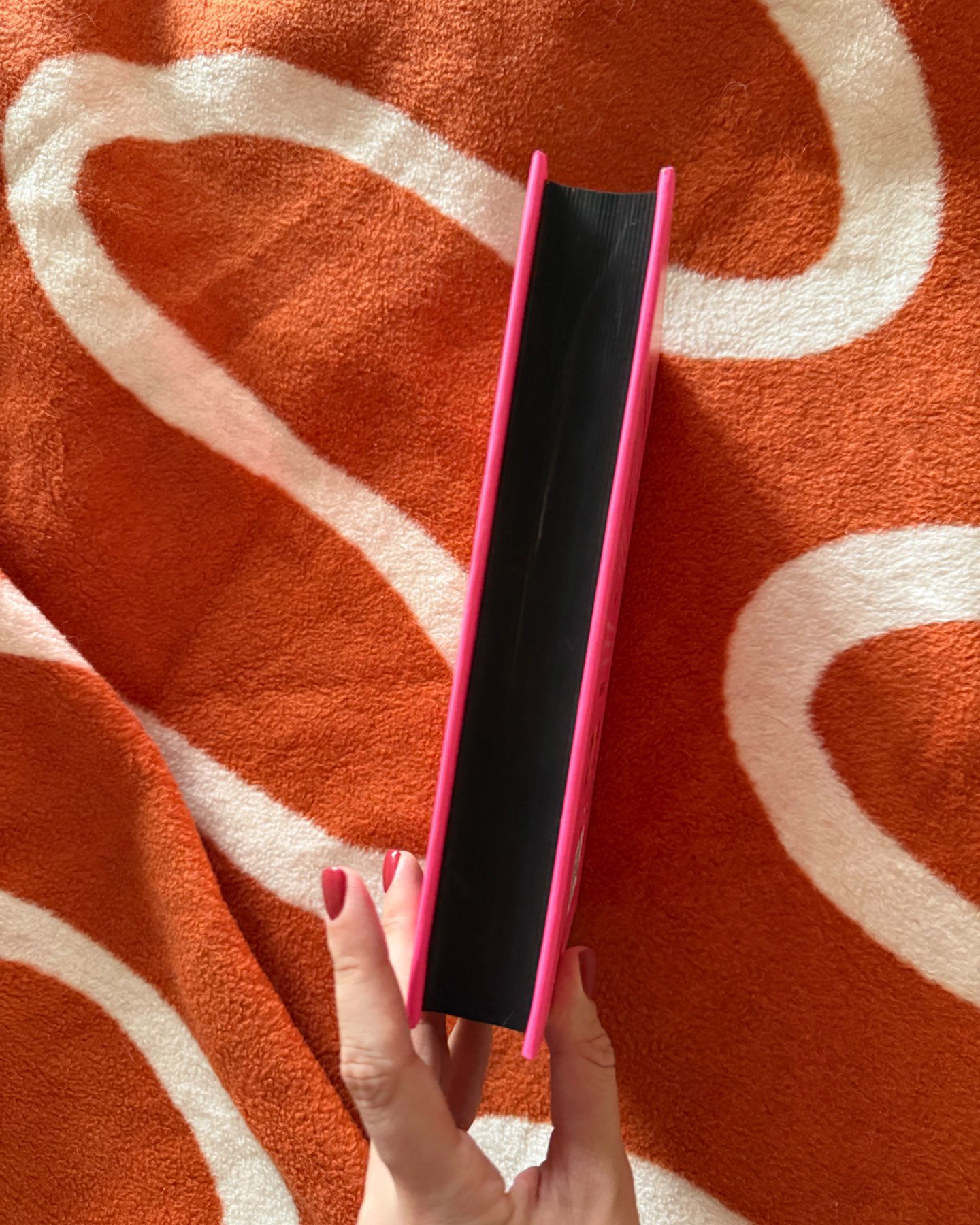 Зайчик (рожева книга)-Мона Авад